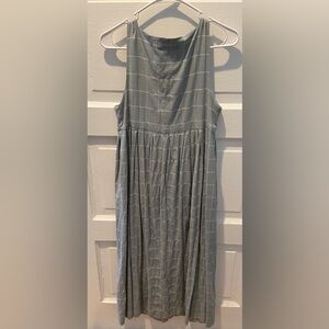 Christy Dawn Remy Dress. Slight pilling. Used but still nice!